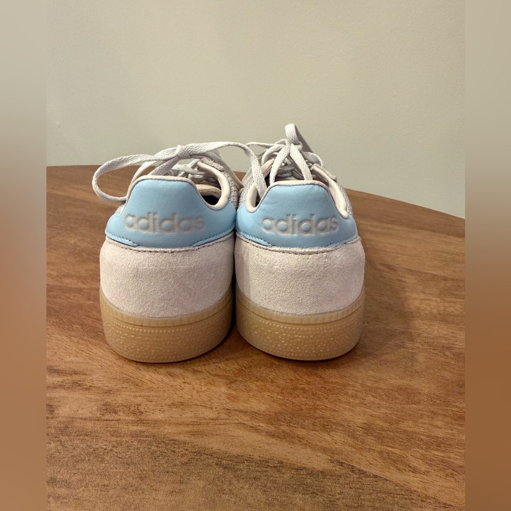 adidas beige sneakers with yellow stripes and light blue heel - Picture 3 of 7